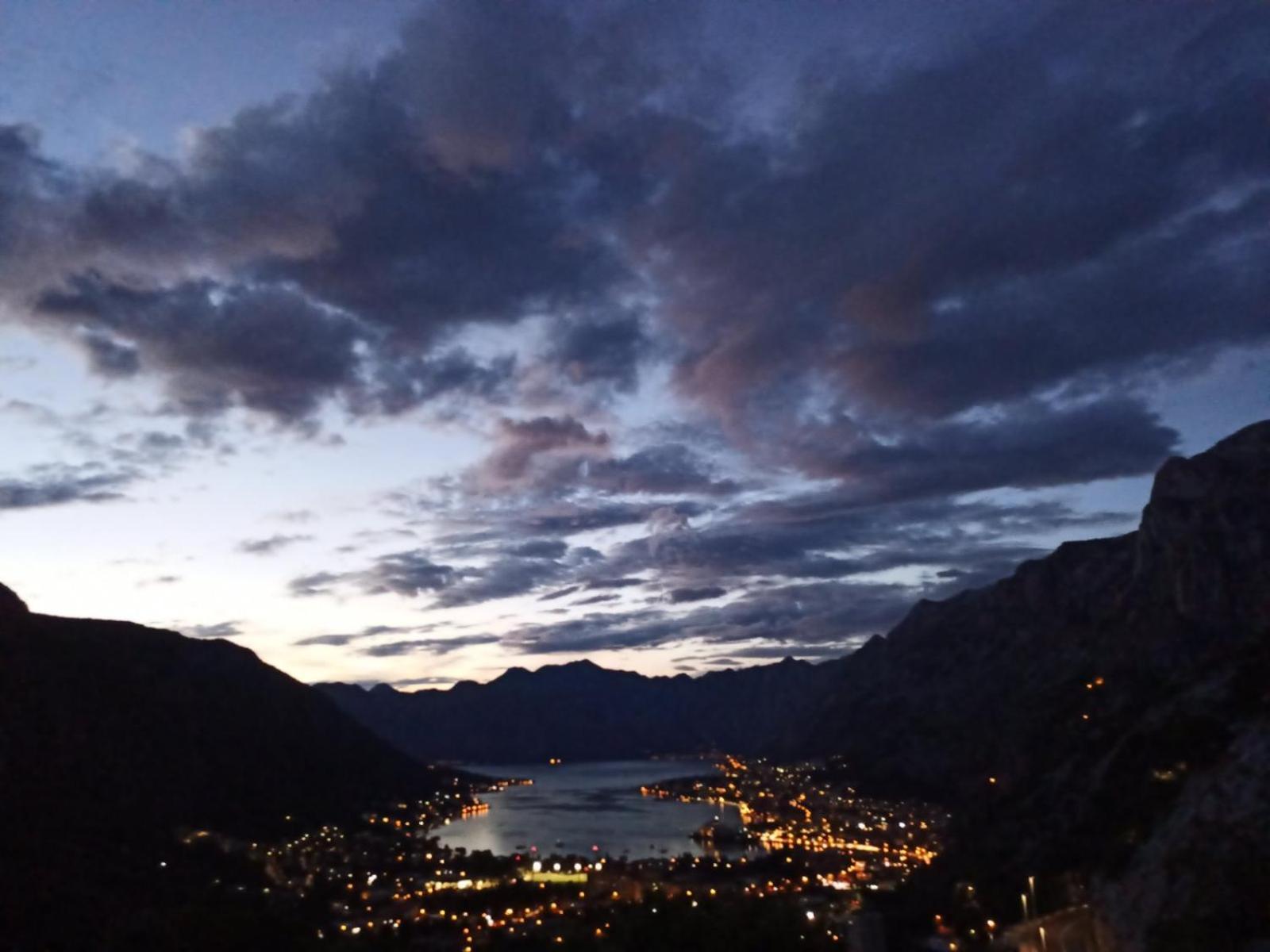 Apartments Orizzonte With Beautiful View Of The Bay Kotor Zewnętrze zdjęcie